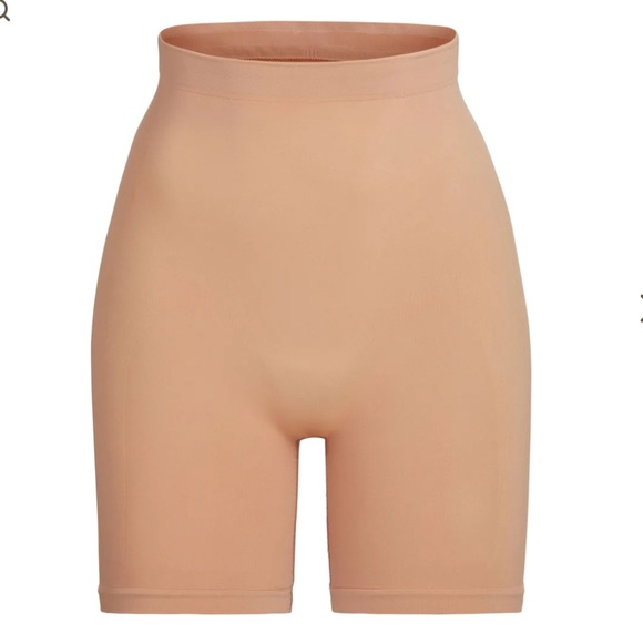 Skims Sculpting Mid Thigh Shorts - Picture 1 of 5